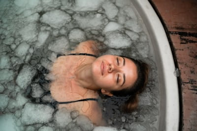Cold Plunge 101: Understanding the Science Behind Ice Bath Therapy